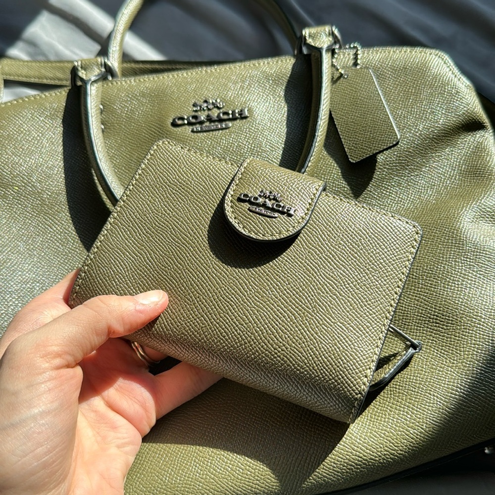 Coach Medium Corner Zip Wallet